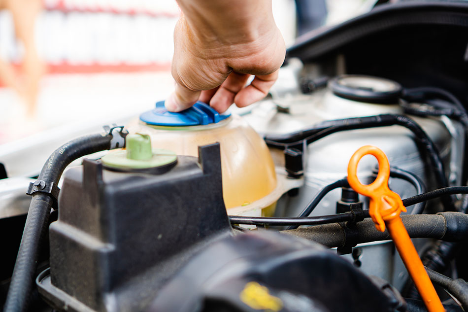 Les différents types de liquides d'une voiture