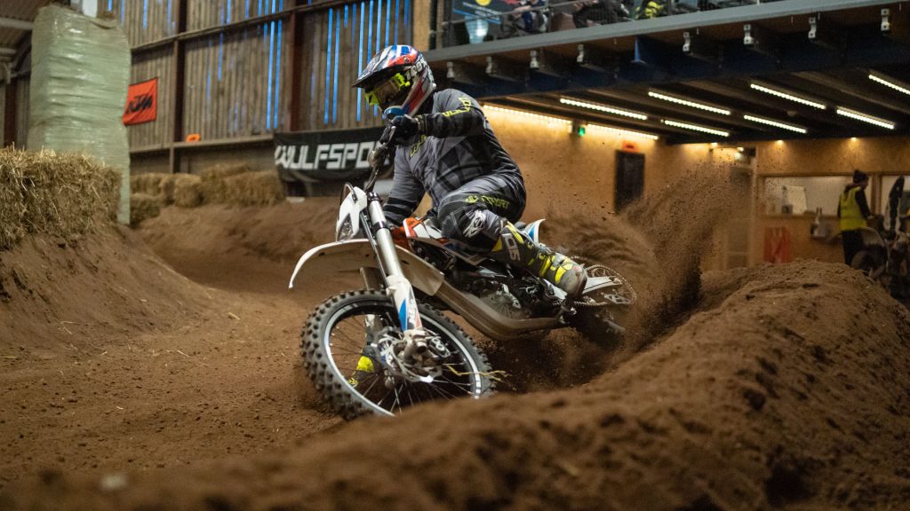 moto cross indoor