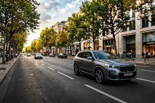Voiture hybride non rechargeable circulant en ville