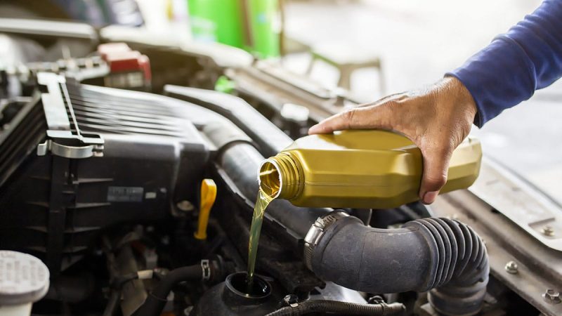Les liquides voiture comme l'huile moteur