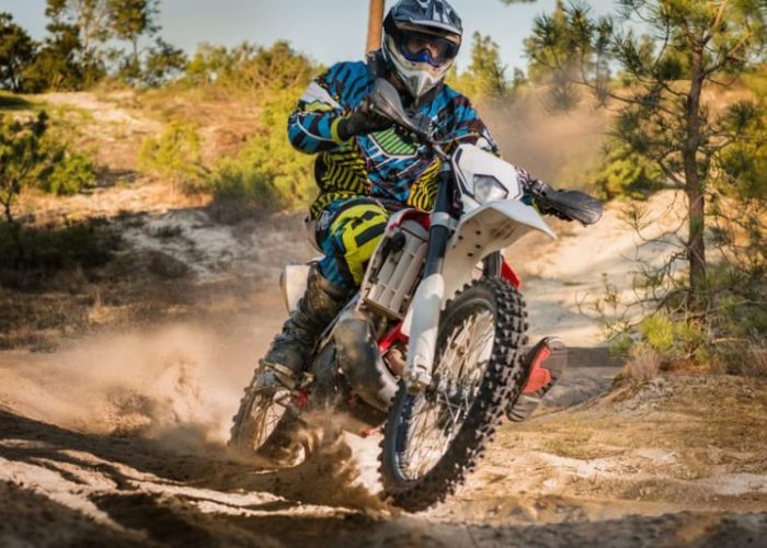 conducteur de moto enduro
