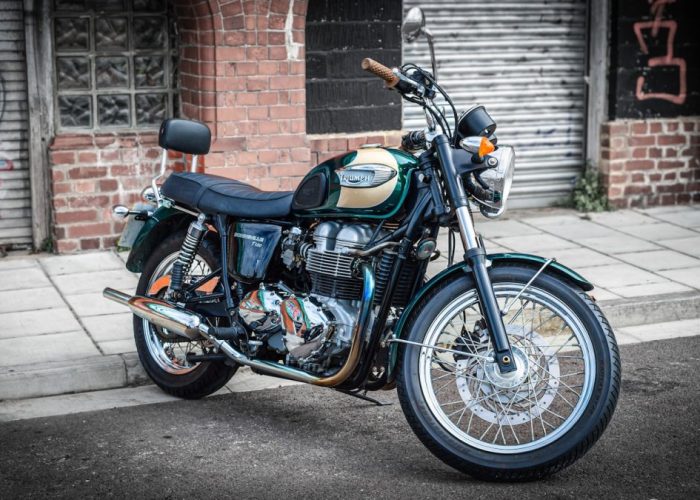 Triumph Bonneville T100. moto néo-rétro